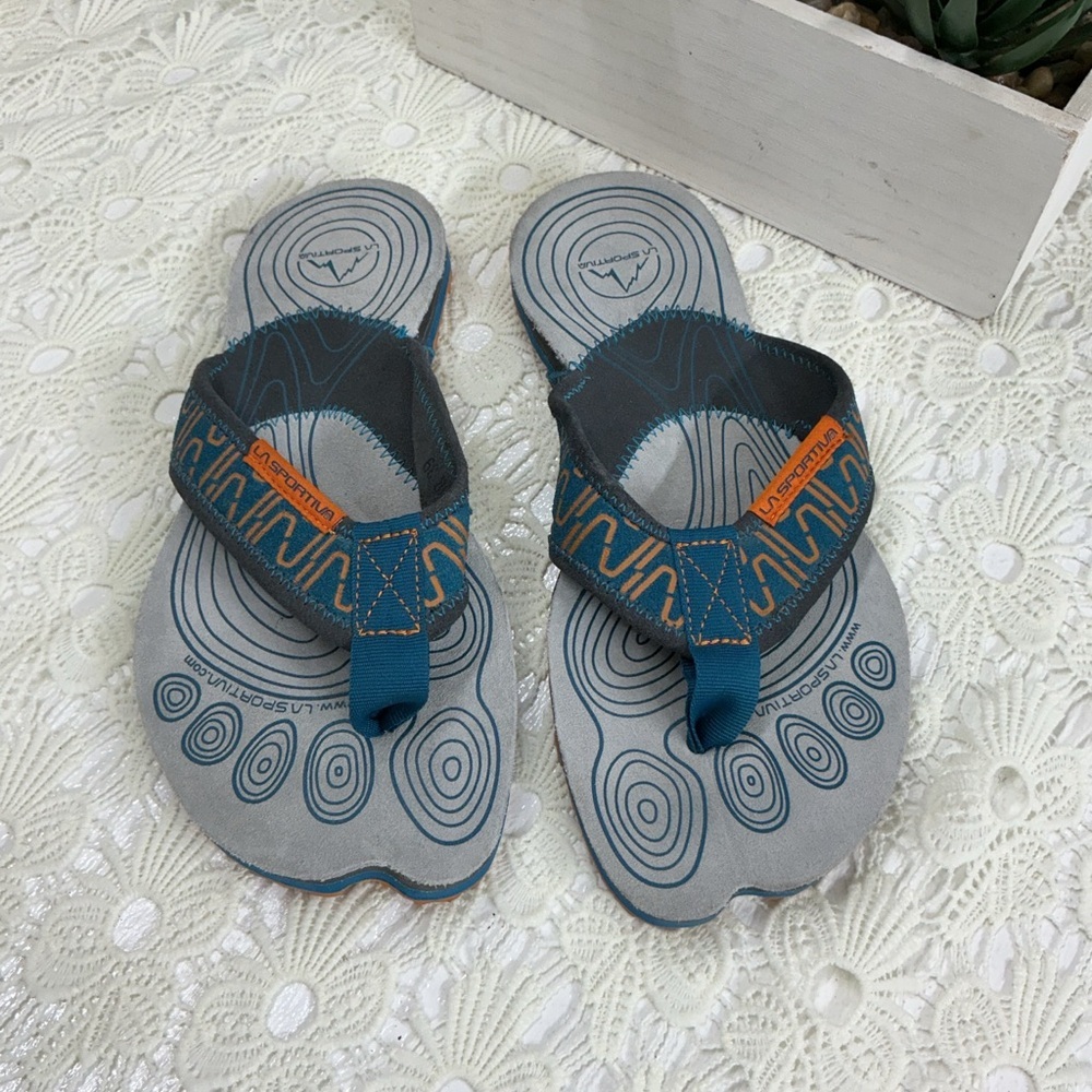 La Sportiva Teal and Orange Detail